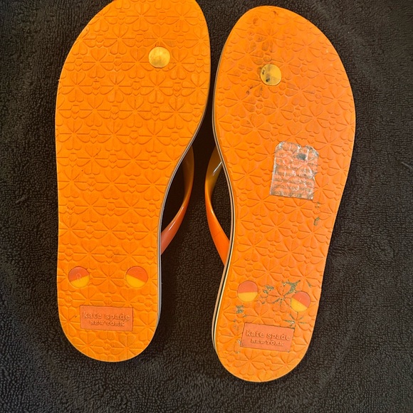 Kate Spade ♠️ Butterfly Print Orange Flip Flops - Picture 2 of 3